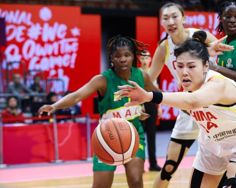 九游官网-世预赛开门红!李月汝21+11,三大中锋均上双,中国女篮81-68马里