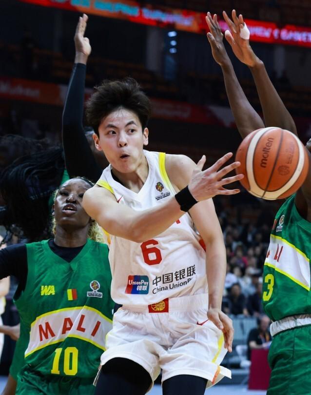 九游官网-世预赛开门红!李月汝21+11,三大中锋均上双,中国女篮81-68马里